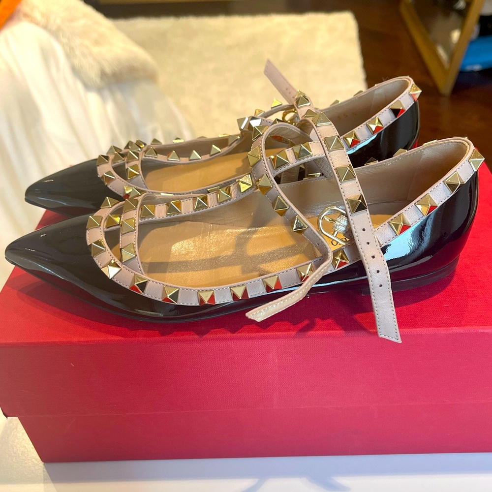 Authentic Valentino flats in size 35